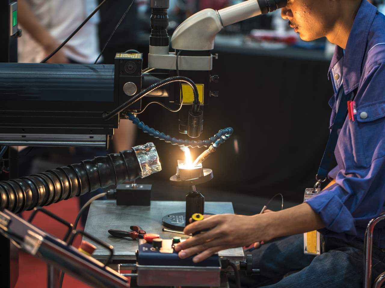  零件加工的方法有哪些？深入了解零件加工的各種方法，包括車削、銑削、CNC加工等技術，幫助您選擇最適合的加工方式。 